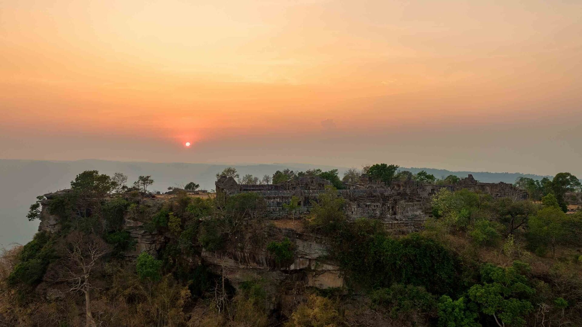 Capture the authentic charm of Preah Vihear’s lush scene